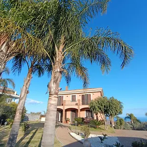 https://villa-feluchia-tra-il-mare-e-il-vulcano.sicilyhotelsitaly.net